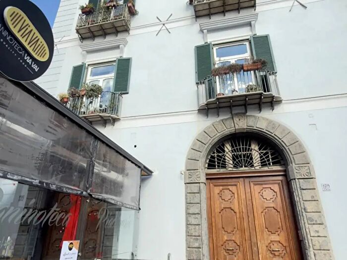 Appartamento con 11 locali in vendita in Via Roma, Salerno