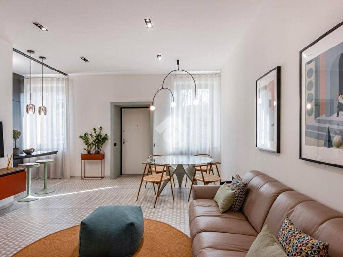 Appartamento trilocale in affitto in Via Conte Rosso, Lambrate, Milano