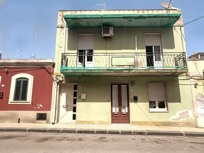 Appartamento trilocale in vendita in Via Siracusa, Siracusa