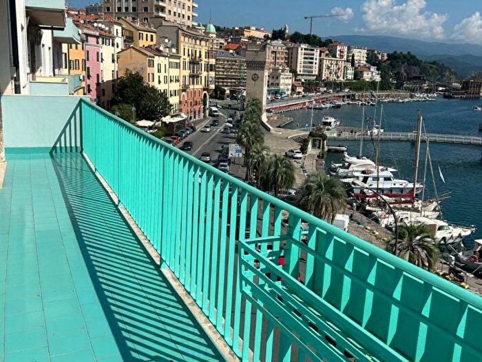 Appartamento con 5 locali in affitto in Via Antonio Gramsci, Centro Storico, Savona