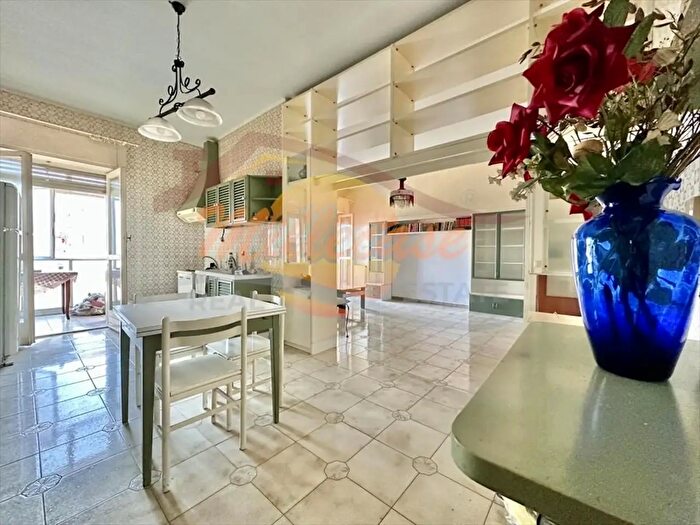 Appartamento con 6 locali in vendita in Via Danimarca, Siracusa