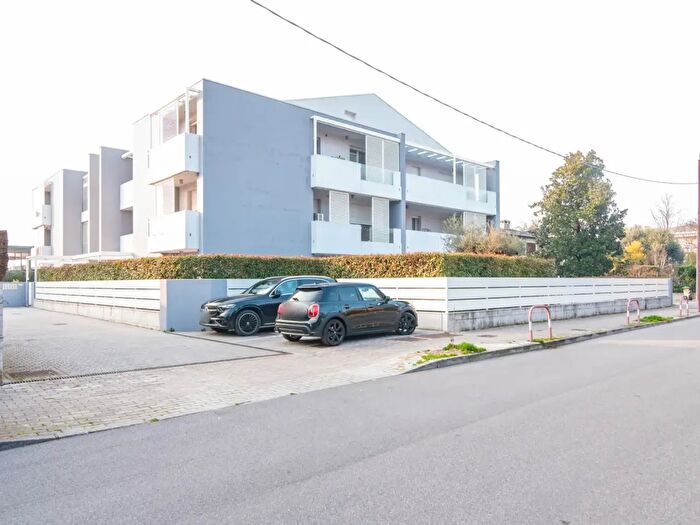 Appartamento quadrilocale in vendita in Via Ventiquattro Maggio, Cadoneghe