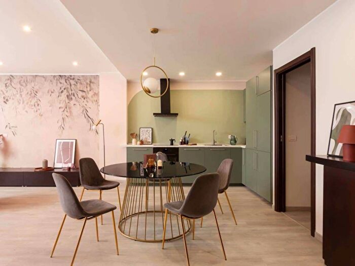 Appartamento trilocale in affitto in Piazza Santa Francesca Romana, Morgagni, Milano