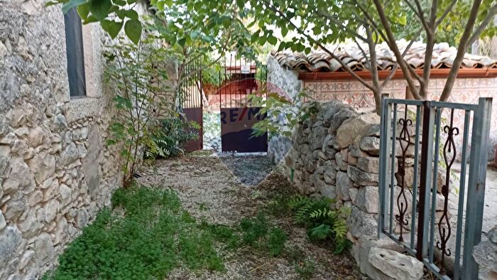 Casa monolocale in vendita in Chiaramonte Gulfi