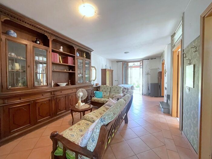 Casa con 6 locali in vendita in Camaiore