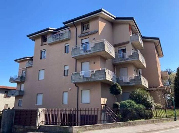 Appartamento con 6 locali in vendita in Piazza Marconi, Brignano Gera dAdda