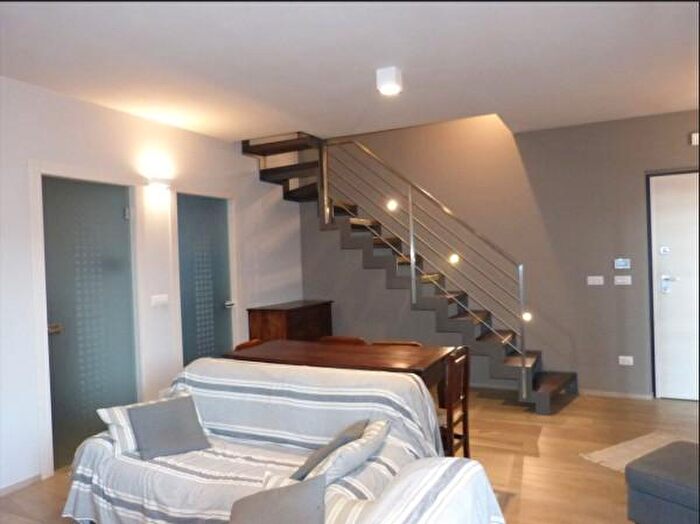 Appartamento con 6 locali in vendita in Via Circonvallazione, Trinita