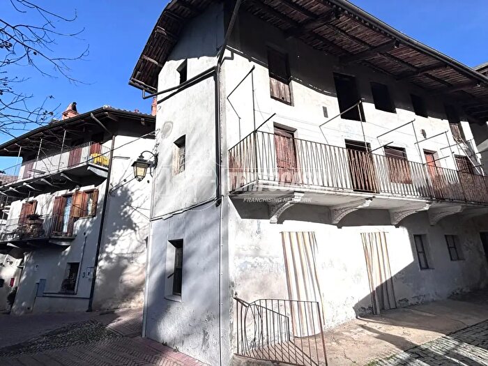 Casa con 5 locali in vendita in Via San Grato, Pavone Canavese