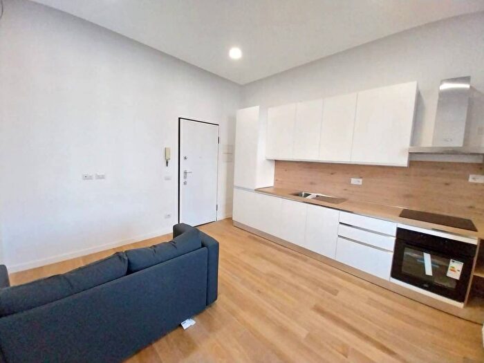 Appartamento monolocale in affitto in Via Veglia, Istria, Milano