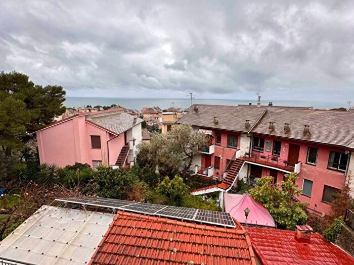 Casa trilocale in affitto in Via Caiero, Quinto, Genova