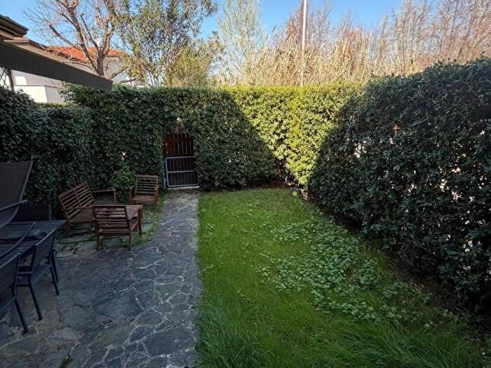 Casa con 6 locali in affitto in Via Giovanni Amendola, Caranna, Forte dei Marmi