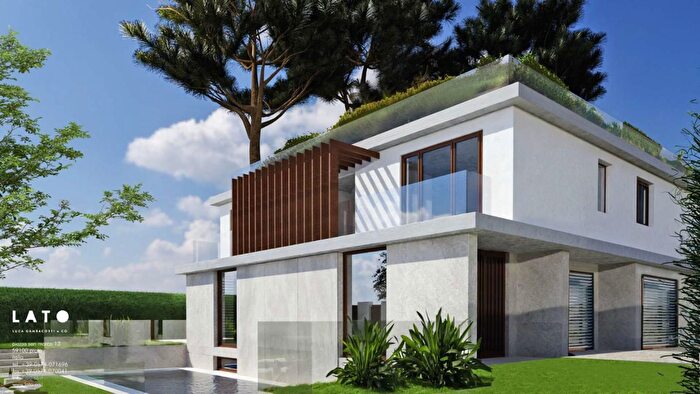 Casa con 9 locali in vendita in Camaiore