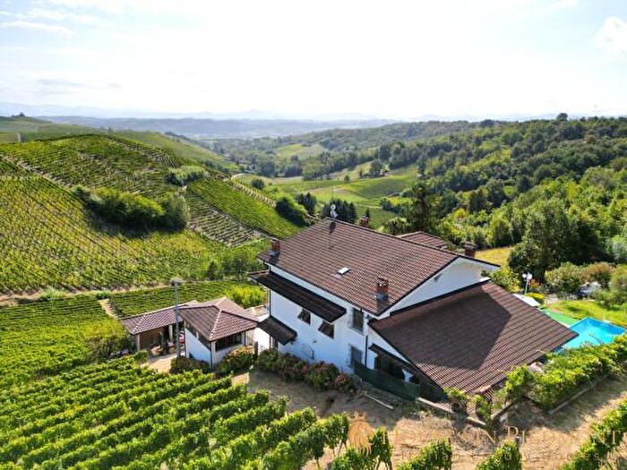 Casa con 6 locali in vendita in Strevi