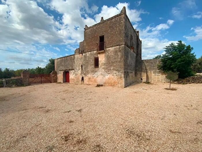 Casa con 7 locali in vendita in Contrada San Barbato Montegallo, Villa Castelli