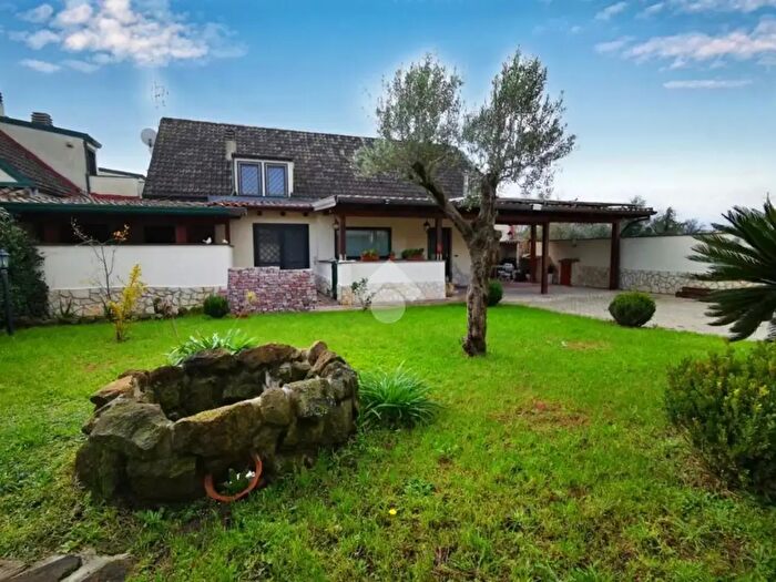 Casa con 6 locali in vendita in Via Colle Fontana Vecchia, Valmontone