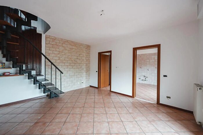 Appartamento quadrilocale in vendita in Ia Garofalo, Rubiera