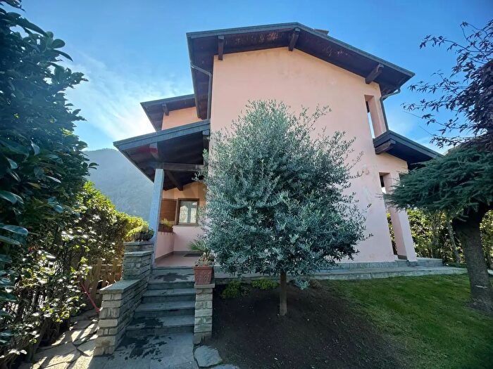 Casa con 5 locali in vendita in Gravellona Toce