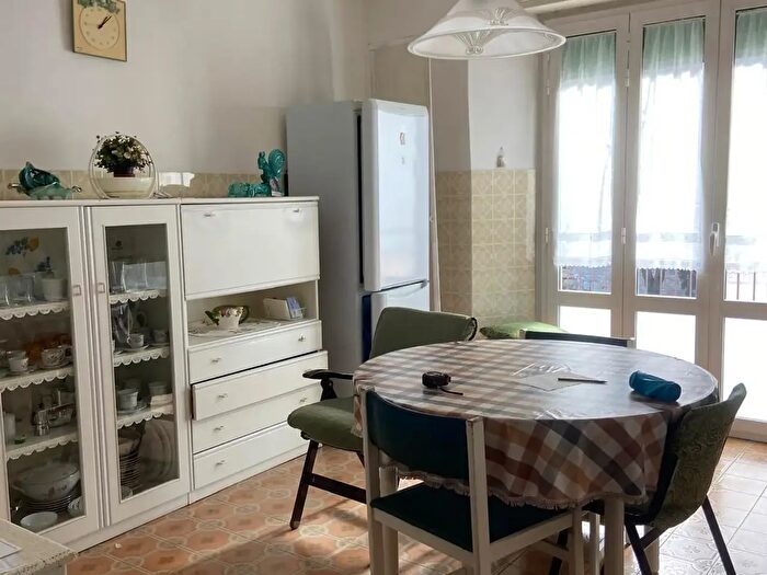 Appartamento con 7 locali in vendita in Via Fonte Magna, Osimo