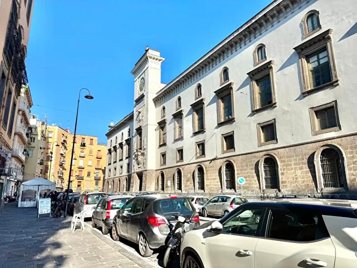 Appartamento trilocale in vendita in Via Oronzo Costa, Napoli