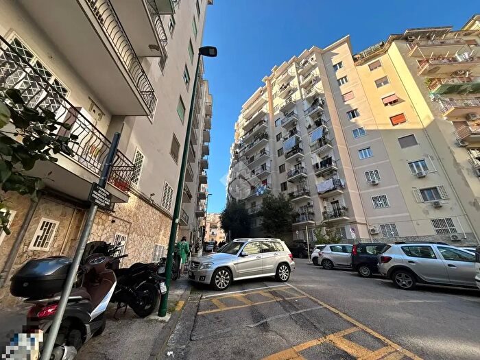 Appartamento con 5 locali in affitto in Via Ugo Ricci, Napoli