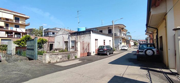 Casa trilocale in vendita in Via Tomarchio Santa Venerina, Santa Venerina