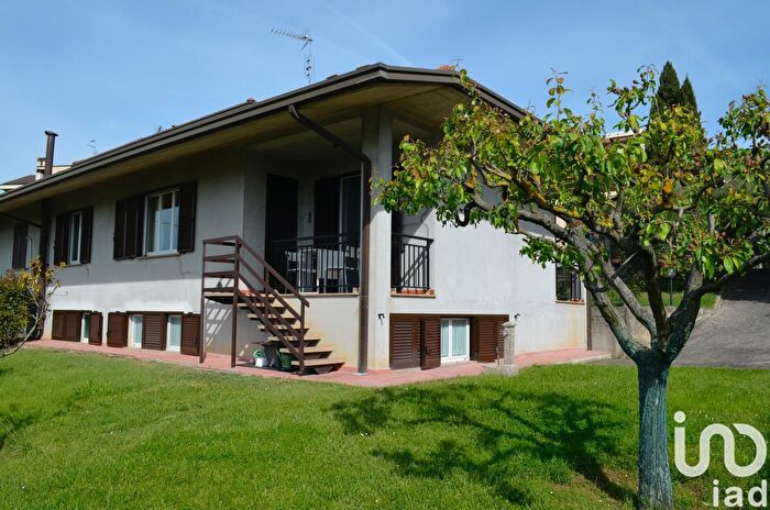 Casa con 11 locali in vendita in Via Via Giotto, Panicale