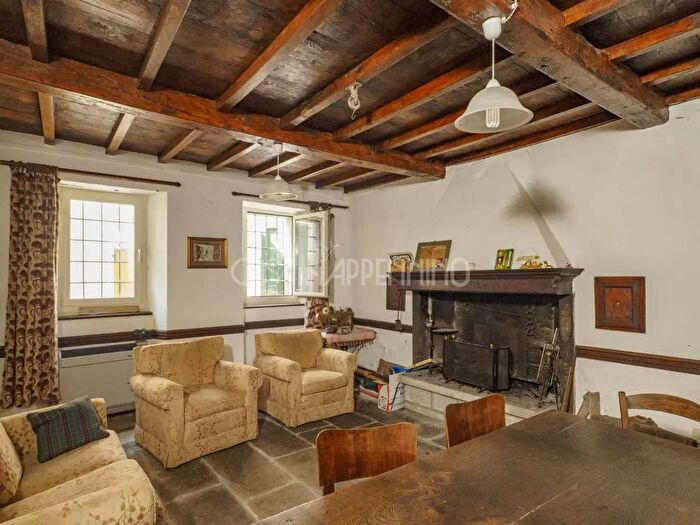 Casa con 11 locali in vendita in Palagano