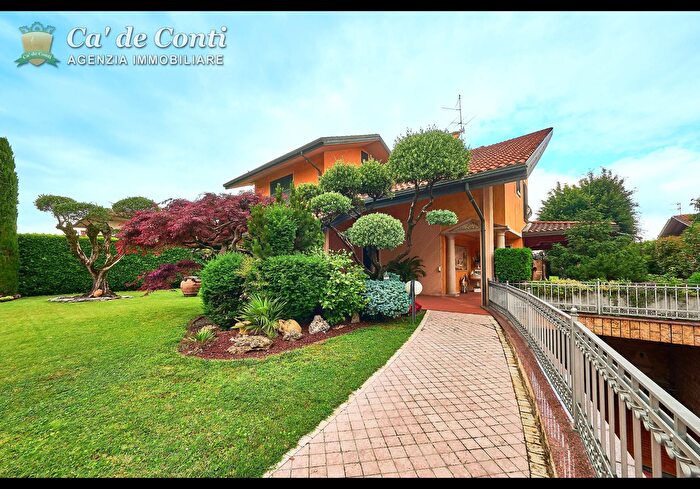 Casa con 7 locali in vendita in Cividate Al Piano