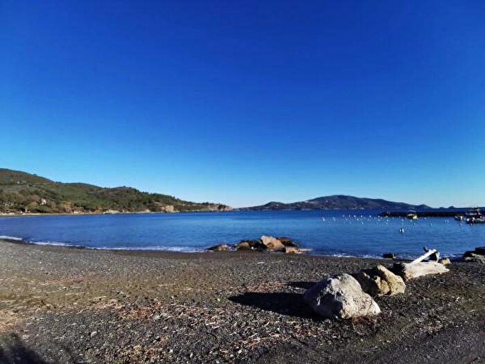 Appartamento con 5 locali in vendita in Capoliveri