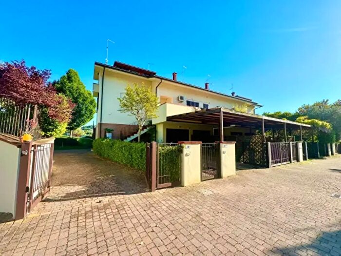 Casa quadrilocale in vendita in Via Santa Cristina, Rimini