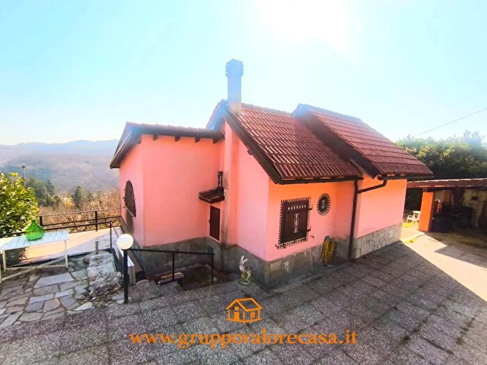 Casa quadrilocale in vendita in Ponzone