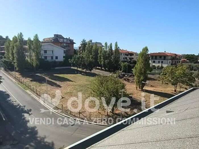 Appartamento con 6 locali in vendita in Via Po, Viterbo
