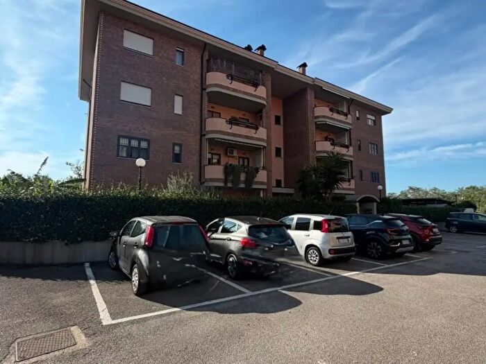 Appartamento trilocale in vendita in Via Caligola a, Aprilia