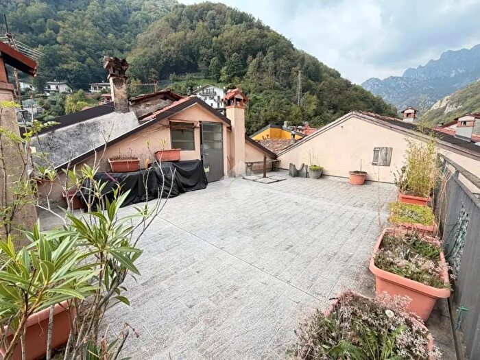 Casa trilocale in vendita in Piazza della Chiesa, Erve