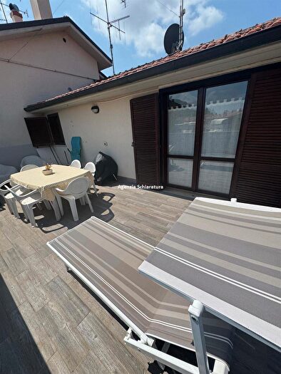 Appartamento con 5 locali in vendita in Montelabbate