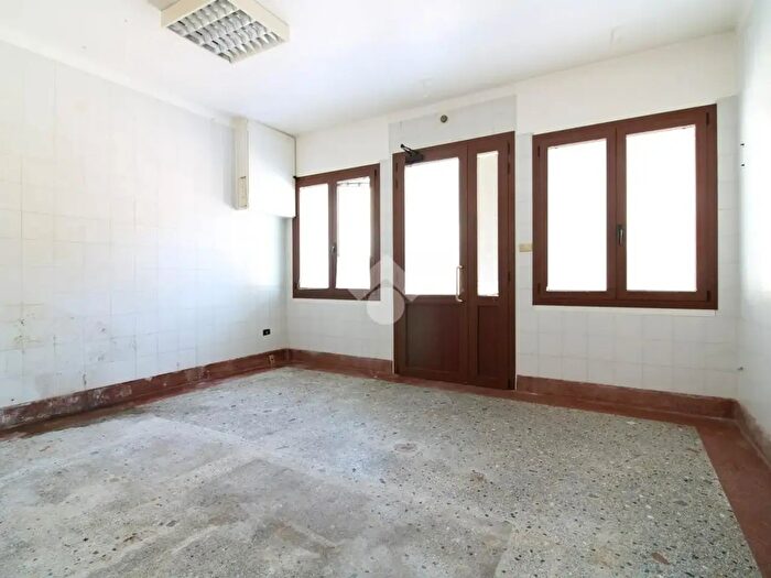 Casa bilocale in vendita in Via V Emanuele, Teglio Veneto