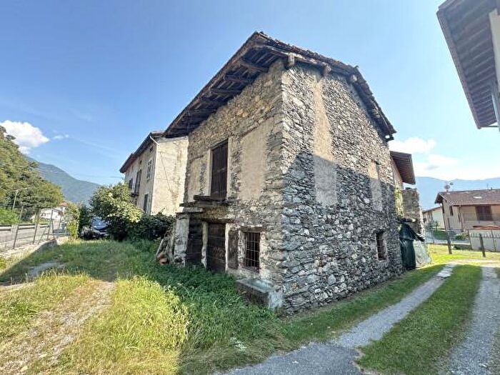 Casa quadrilocale in vendita in Via Regina, Sorico