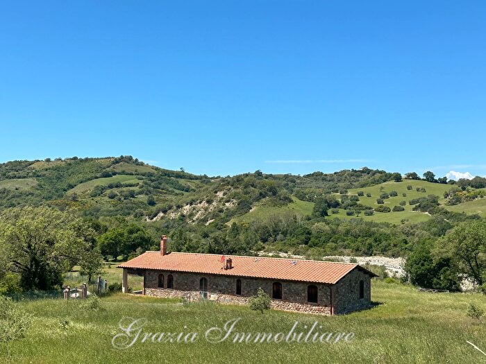 Casa con 10 locali in vendita in Roccalbegna
