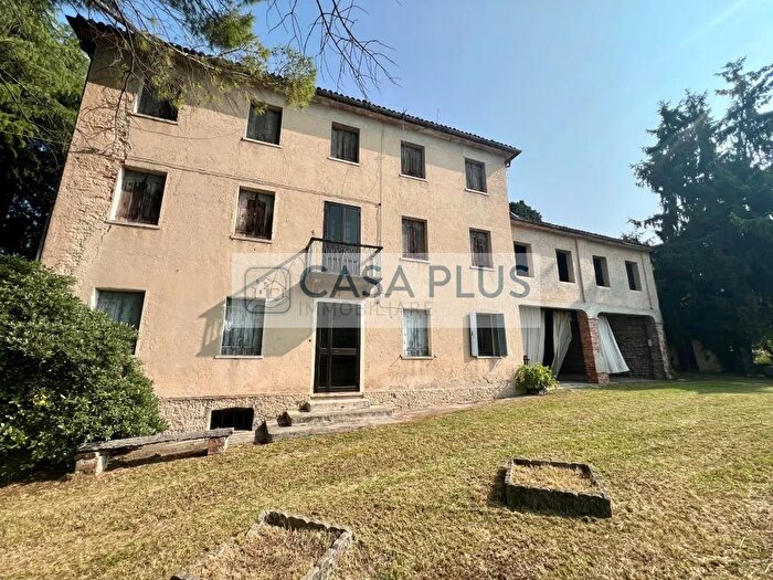 Casa quadrilocale in vendita in Via delle Valli, Pieve del Grappa