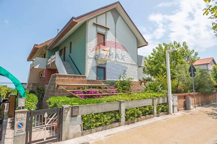 Appartamento quadrilocale in vendita in Viale Alcione, Francavilla Al Mare