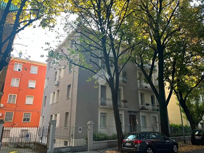 Appartamento trilocale in vendita in Via Musini, Parma