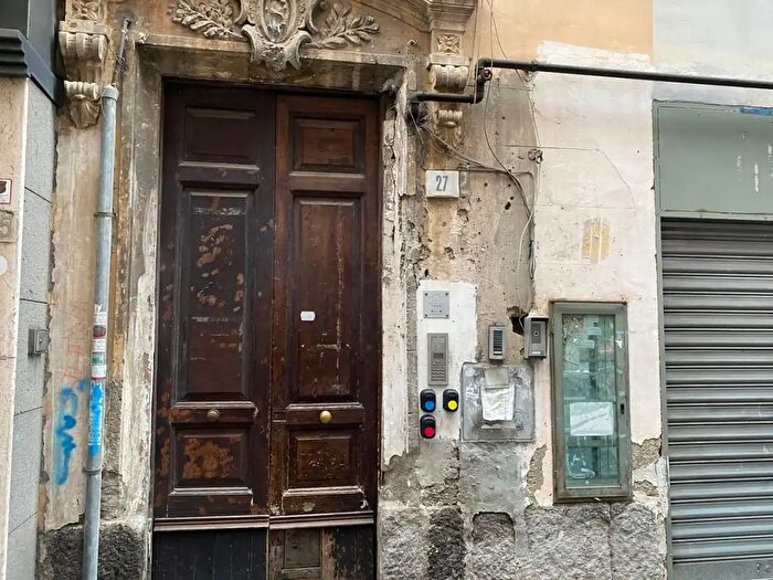 Appartamento trilocale in vendita in Via Duca di San Donato, Napoli