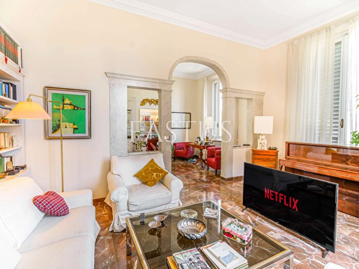 Appartamento con 9 locali in vendita in Firenze