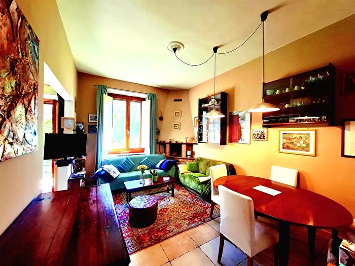 Casa con 8 locali in vendita in Barberino Tavarnelle