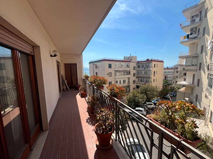 Appartamento con 5 locali in affitto in via ORAZIO, Posillipo, Napoli