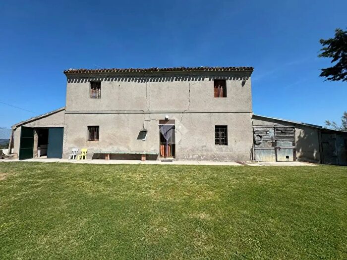 Casa con 7 locali in vendita in Via Ripe, Montelabbate