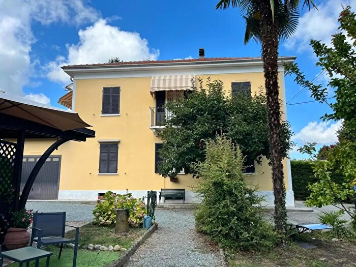 Casa con 10 locali in vendita in Via Villanovetta, Verzuolo