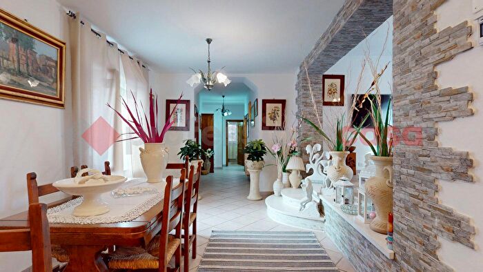 Casa con 10 locali in vendita in Via Riscone Vagli di Sopra, Vagli Sotto