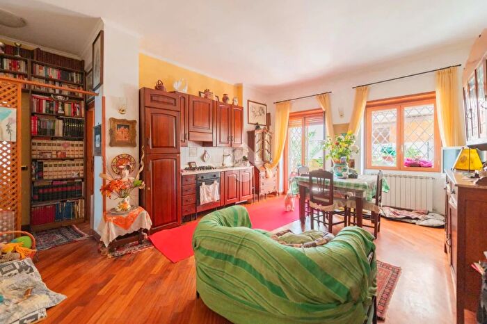 Appartamento trilocale in vendita in Via Arcola, Roma