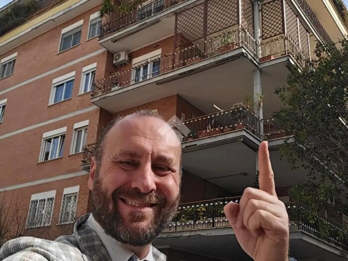 Appartamento quadrilocale in vendita in Via delle Baleari, Roma